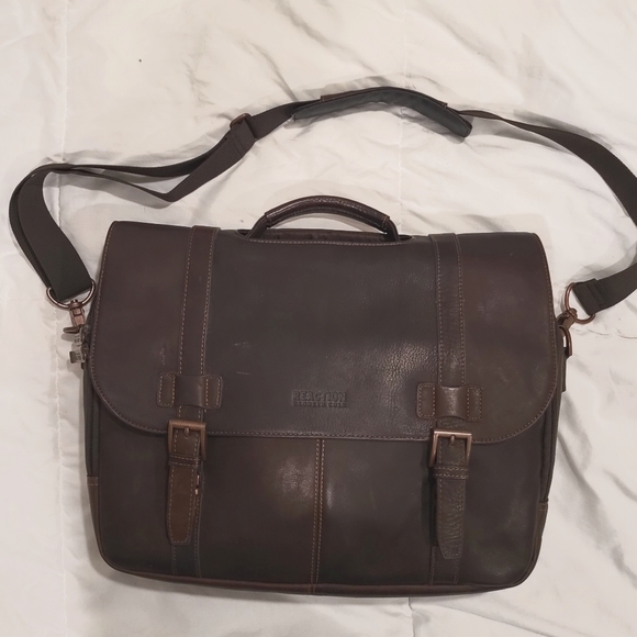 Kenneth Cole Reaction Leather Messenger bag - Picture 1 of 10